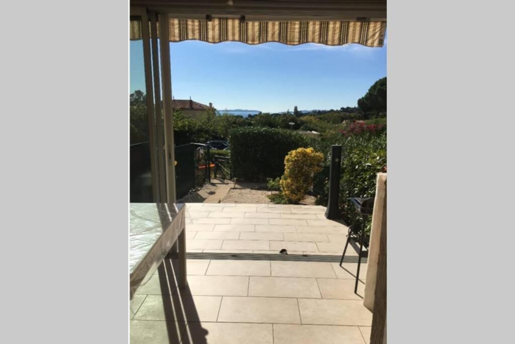 Au petit Bonheur, Studio vue mer avec jardinet&parking 400m plage Le Lavandou Extérieur photo