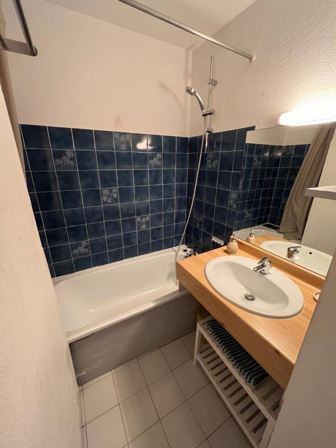Au petit Bonheur, Studio vue mer avec jardinet&parking 400m plage Le Lavandou Extérieur photo