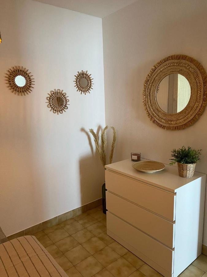 Au petit Bonheur, Studio vue mer avec jardinet&parking 400m plage Le Lavandou Extérieur photo