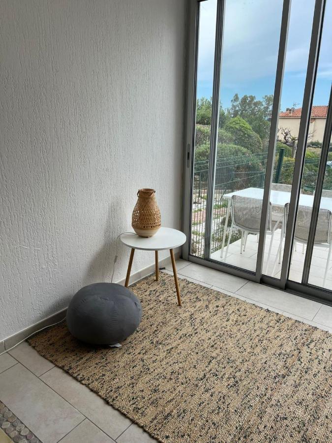 Au petit Bonheur, Studio vue mer avec jardinet&parking 400m plage Le Lavandou Extérieur photo