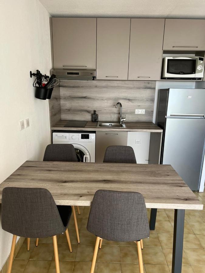 Au petit Bonheur, Studio vue mer avec jardinet&parking 400m plage Le Lavandou Extérieur photo